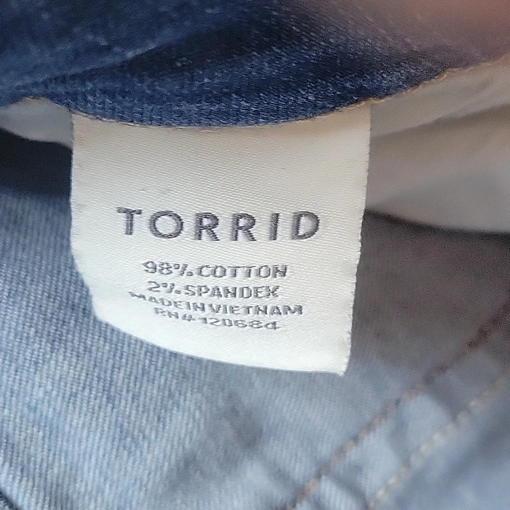 Torrid Distressed Crop Jeans - Picture 7 of 7